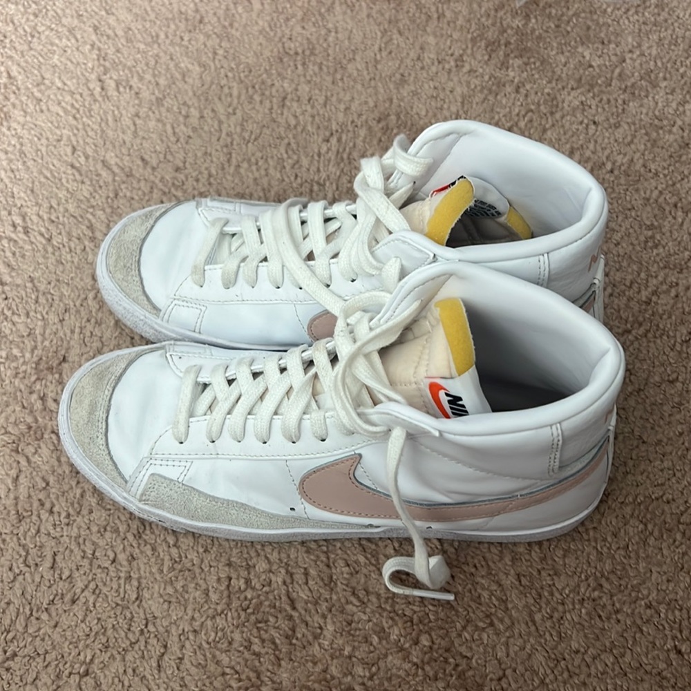 Nike Women’s Blazer Mid ‘77